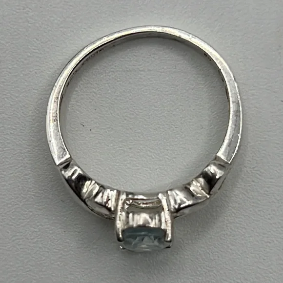 STERLING SILVER AND BLUE TOPAZ RING SIZE 6.5 - Picture 8 of 9
